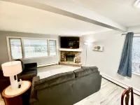 Spacious House short walk to Bills Stadium Hotel di Orchard Park