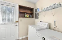Modern 3 King Beds + Rocking Chair Front Porch & Back Patio. Near Downtown!