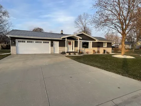 Packer Games, EAA, 2025 NFL Draft, Performing Arts - Cozy Complete Stay with Us!