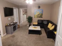 NEW!!! The Uptown Oasis...seconds from Uptown Marion!!! Hotels in Marion