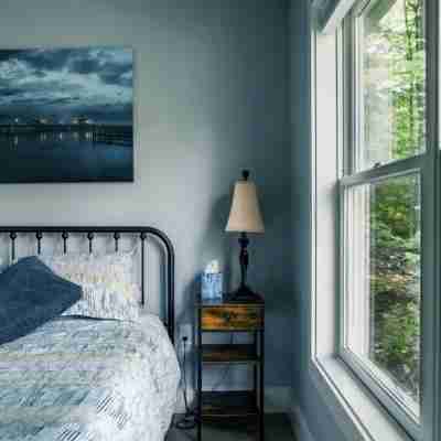 New - stunning Keuka lake views. Minutes to wineries, breweries & distilleries Rooms