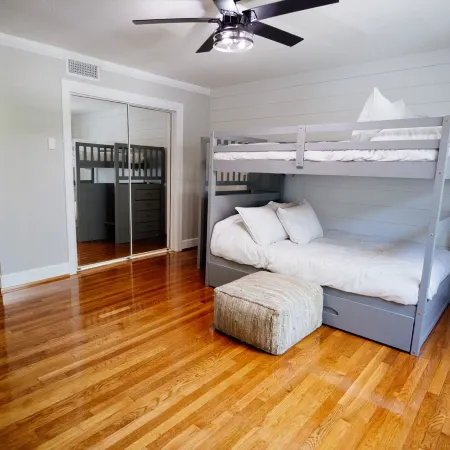 Mid-Century Modern - 3600sqft - 1 Mile to CBDHistoric Surroundings, Walk to CBD
