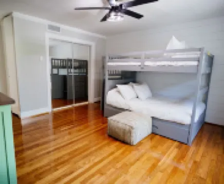 Mid-Century Modern - 3600sqft - 1 Mile to CBDHistoric Surroundings, Walk to CBD