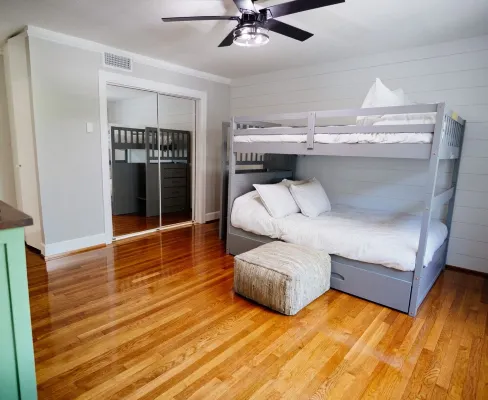 Mid-Century Modern - 3600sqft - 1 Mile to CBDHistoric Surroundings, Walk to CBD