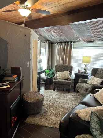 Bow-wood Suite @ BoisD’Arc Bungalow & Suites  - Rustic/Romantic Getaway