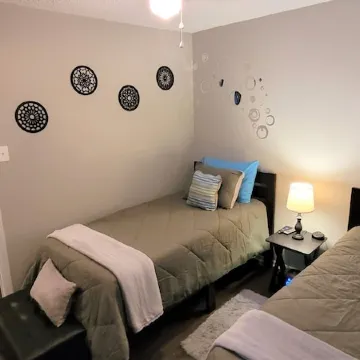 DOG FRIENDLY & REMODELED COZY COTTAGE