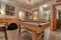 Ladybug Lodge - Hot Tub, Fire Pit, Pool Table