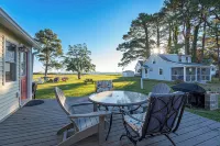 Charming Waterfront Farmhouse 10 Minutes from Blackwater NWR - Pet Friendly