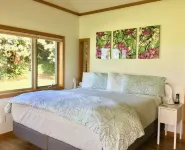 North Shore Ocean View Cottage
