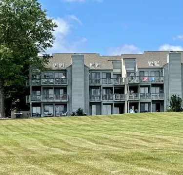 Bernard's Landing Hillside Lake Escape @ SML