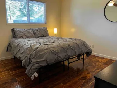 Retreat Near Hospital w/ Self Check-in + Laundry<br> Hotels near Staples