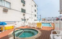 Cozy and Clean Boardwalk/Beach Block Condo with Parking and Pool