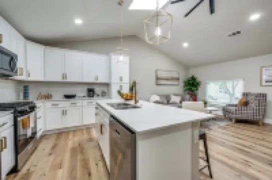 Luxurious Home in Irving TX w/ HOT TUB