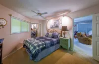 Majestic, three bedroom mountaintop vacation retreat! Pet friendly!