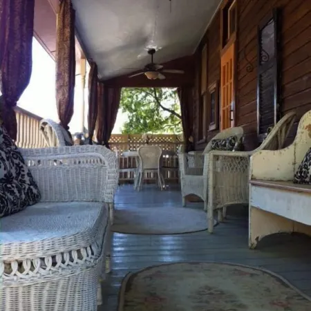 Downtown, Free wine, Courtyard, Porches, 1885, Keyless, Private