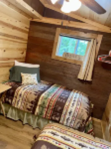 Lake side Abode with a Spectacular year round View of the lake. 🌅