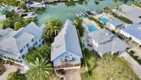 Waterfront, Heated Pool & Spa, Elevator, Dock, Fire Pit, 4-Min Walk to Beach