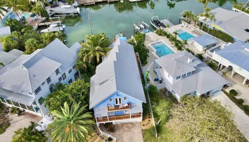 Heated Pool & Spa, Bay Views from 3 Stories, 5-Min Walk to Beach, Elevator