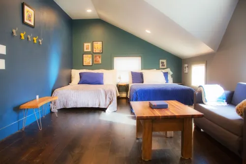 The Goshen House - close to downtown with hot tub