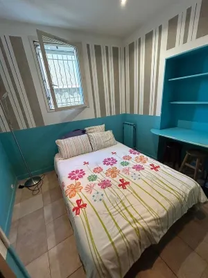 Quiet garden level close to town center. فنادق في سالون دي بروفانس