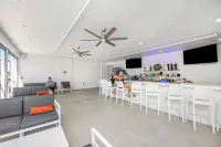 LUXURY 5-STAR BEACHFRONT CONDO with POOL