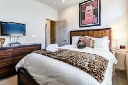 Urban Oasis in Downtown Walla Walla.  Walk to Wine, Restaurants and More!