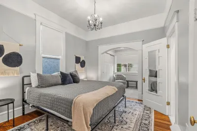 Prospect Delight - River Views, Historic Home, Walk To Town!