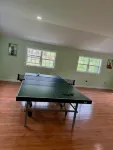 Charming chalet with 5 bedrooms and WiFi, fitness room in peaceful Roxbury