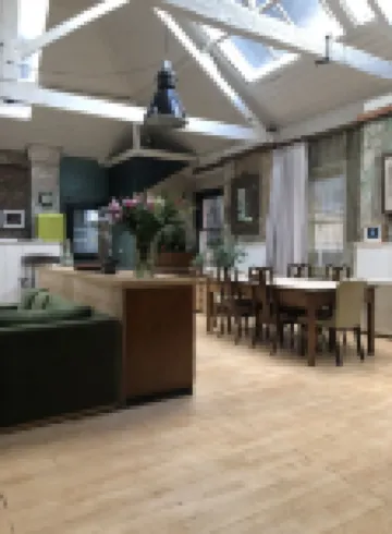 Extremely Spacious Loft Located in the Vibrant America Ground Close to the Beach