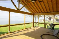 Escape to the Pointe - Superior Sunset views from spacious porch!