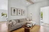 Charming Studio Loft S / Steps to Beach & Dining