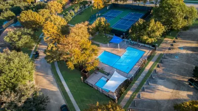 Hot Tub 4 Bedroom3 Bath,Pool table, Pool Hotels near Preston Shepard Place
