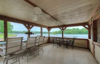 Log Cabin Living on Lake Anna - Warm side