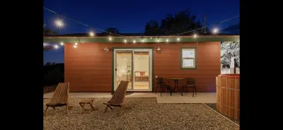 Modern Cabin with Private Jacuzzi - Casa de Manzanita