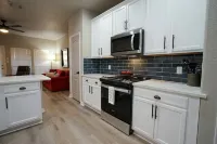 4 Bedroom-2 King Beds GREAT location, minutes to AT&T Stadium and DFW Airport! Hotels in Euless