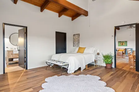 Topanga 3 bdrm/2ba mountain view home with huge deck.