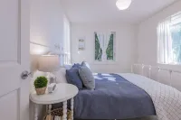 Sea Salt Cottage - 180-degree Views of the Olympic Mountain Range and Hood Canal