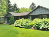 New 2 BR condo & private courtyard. CLEAN. Modern Kitchen. Walk/bike to town. Hotels in Douglas