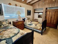 Stay where you play, On the water w/Boat dock & Trailer parking. Pet friendly! Отели рядом с достопримечательностью «Си Берд Марина»