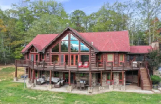 Hemlock Haven: Luxury Log Retreat w/ Sauna, Saloon & Blue Ridge Views