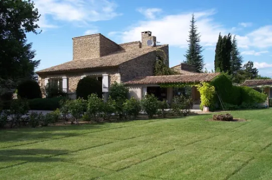 Charm in Luberon Hotels in Menerbes