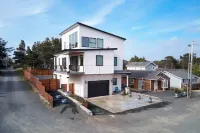 Casa Esquina - Ocean Views, EV Charging Hotels near Christopher & Banks Outlet