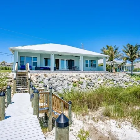 Casamigos. Luxury waterfront-Swim with Dolphins-Private Beach. Pet Friendly!