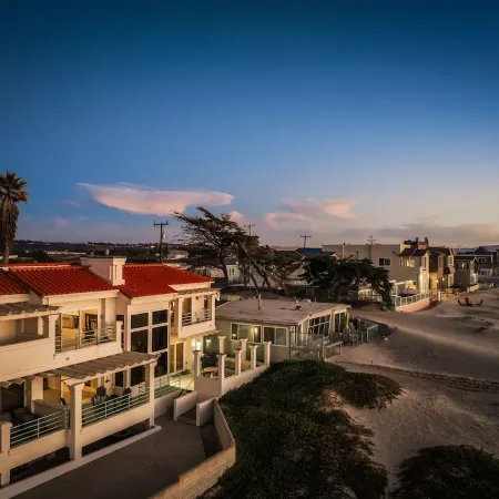 Strandcastle Beach House - Oceanfront! - You're right on the sand!