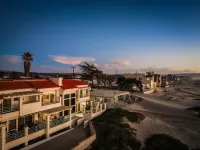 Strandcastle Beach House - Oceanfront! - You're right on the sand! - 4 tähden