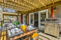 The Farmhouse- Riverfront, Fiber, HotTub, Fish, DogOK, Game Room, Movie Room