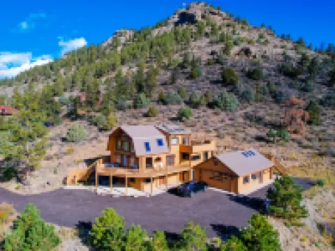 Fully Remodeled Cabin with breathtaking views Hotels in Bailey