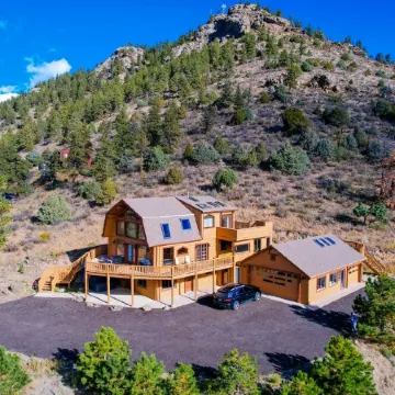 Fully Remodeled Cabin with breathtaking views