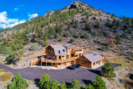 Fully Remodeled Cabin with breathtaking views