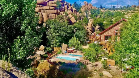 Heaven on Earth Retreat's Spectacular Suite in Prescott's Gorgeous Granite Dells Отели в г. Явапаи